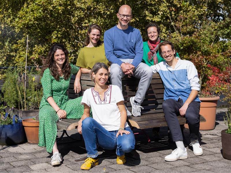 Teamfoto der Crowd Container-Mitarbeitenden