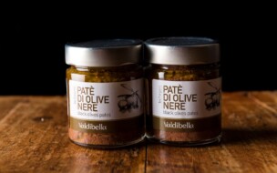 Schwarze Oliven-Tapenade